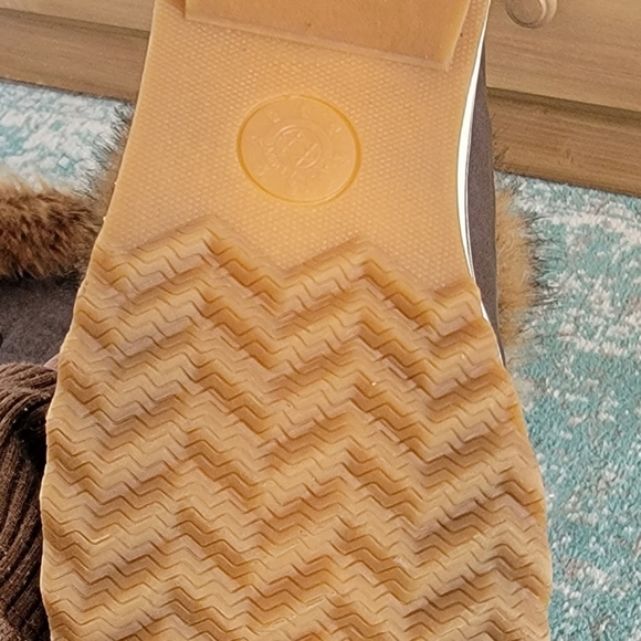 Women's Waterproof Snow Boots - Picture 8 of 10